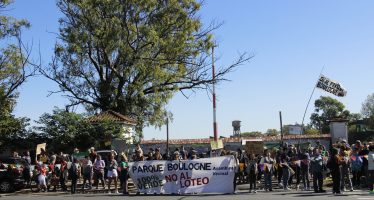 Nueva marcha y abrazo al Parque Boulogne ante la construcción de un barrio cerrado