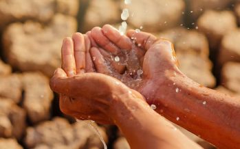 La psicología del grifo: por qué la abundancia de agua en América Latina es un espejismo conductual