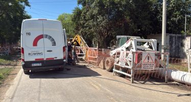 Maschwitz: Una rotura de caño en la calle Independencia afectó veredas y domicilios