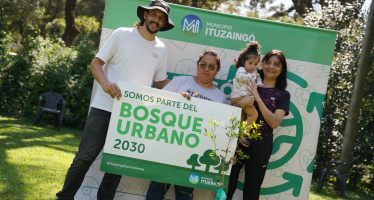 En Ituzaingó podés canjear reciclables por un árbol para tu vereda