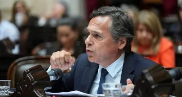 Diego Giuliano exige una consulta popular vinculante para defender los glaciares y el agua de los argentinos