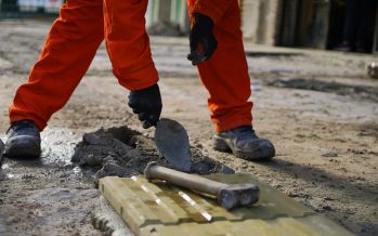 Empezaron las obras para transformar las veredas del centro comercial de Munro