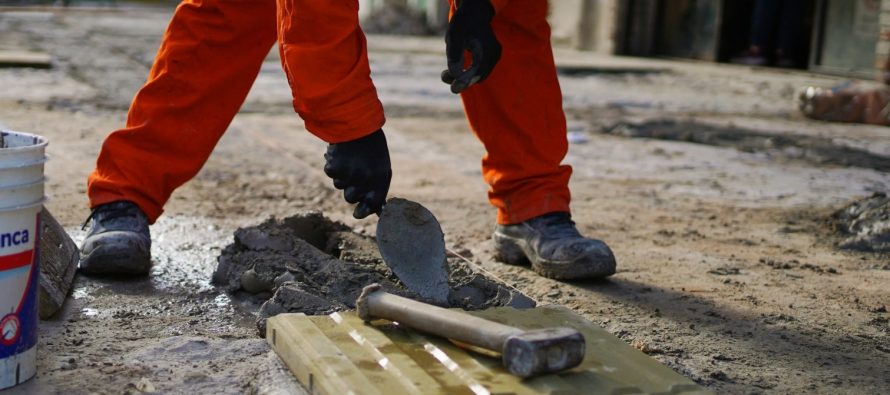 Empezaron las obras para transformar las veredas del centro comercial de Munro