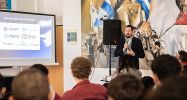 Estudiantes de Ituzaingó debaten sobre Inteligencia Artificial y tecnología en EDUCATECH