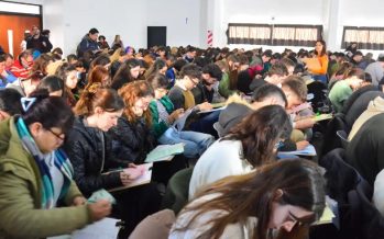 Más de 7.000 profesionales de la salud rinden el nuevo examen de residencias bonaerenses bajo un control antibloqueo