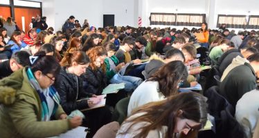 Más de 7.000 profesionales de la salud rinden el nuevo examen de residencias bonaerenses bajo un control antibloqueo