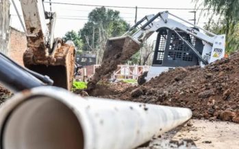 El barrio Las Glorias ya cuenta con red cloacal tras meses de parálisis por el freno a la obra pública