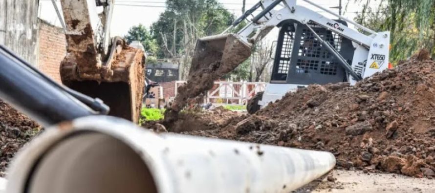 El barrio Las Glorias ya cuenta con red cloacal tras meses de parálisis por el freno a la obra pública