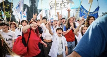 Estudiantes de zona norte marchan a 50 años de la Noche de los Lápices