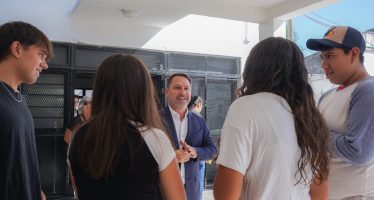 Lanzan «El intendente en tu escuela» para acercar el debate político a los jóvenes de Ituzaingó