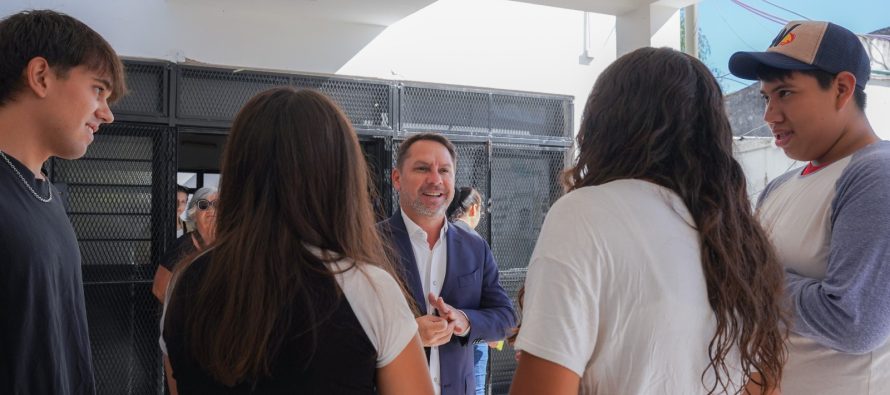 Lanzan «El intendente en tu escuela» para acercar el debate político a los jóvenes de Ituzaingó