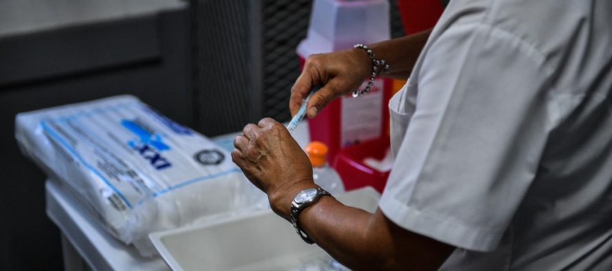 Dengue: Escobar vacuna gratis en centros de salud ante los riesgos por la llegada de El Niño